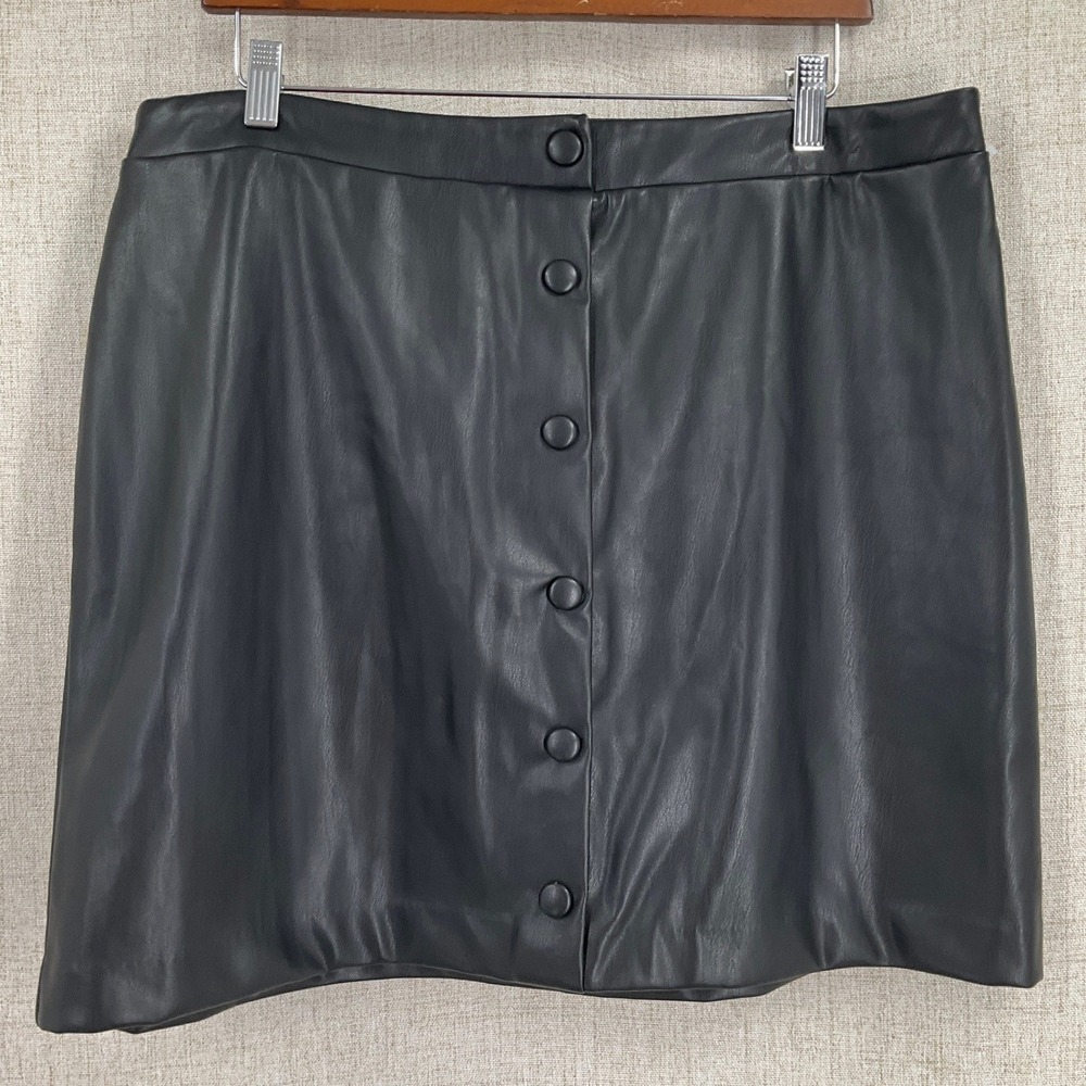 Loft Mini Skirt Womens 14 Black Faux Leather Minimalist‎ Classic Edgy Goth Moto